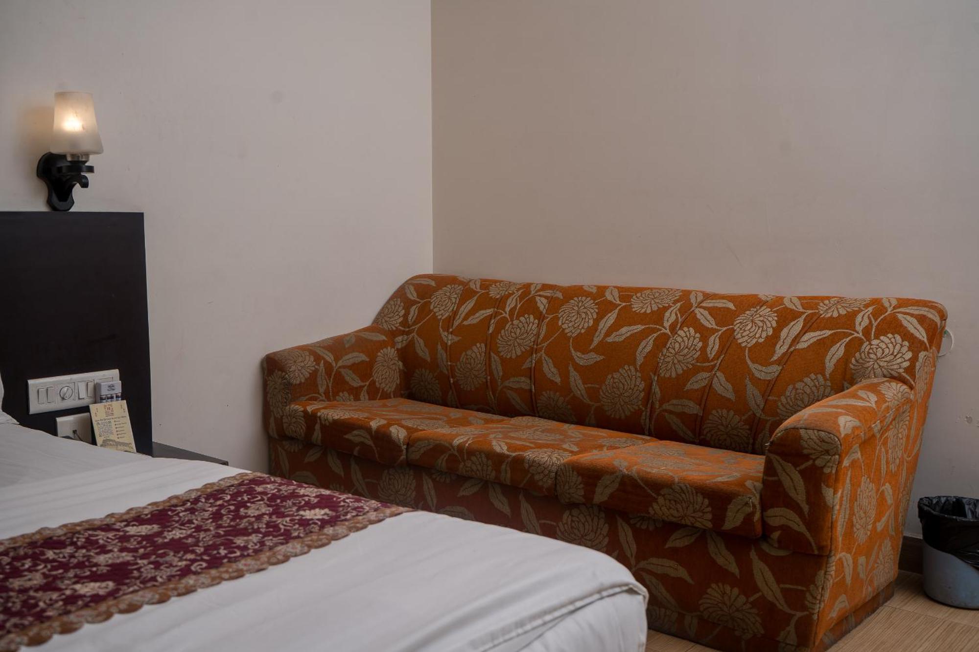 Hotel Ruby Jaipur Buitenkant foto